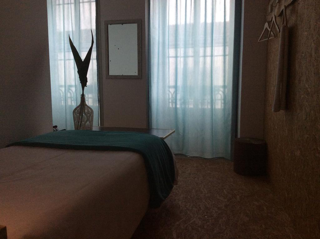 Marina Lounge Hostel Понта-Делгада Екстер'єр фото